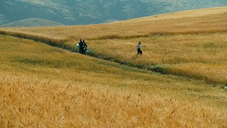 The Wind Will Carry Us (1999)