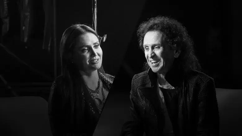 En primera persona: Alex Lora & Celia Lora (2022)