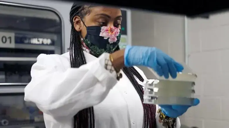 Race for the Vaccine (2021)