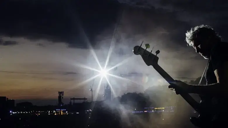 Roger Waters - Us + Them (2019)