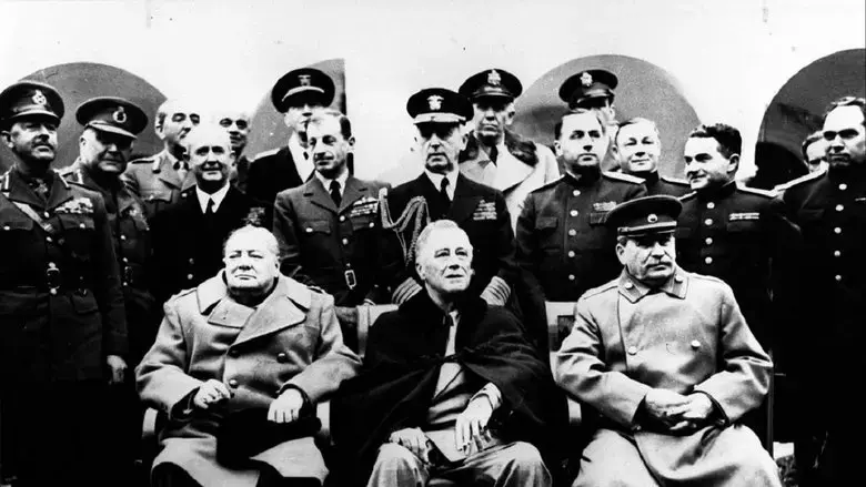 Staline, Roosevelt, Churchill : Yalta, la paix impossible (2025)