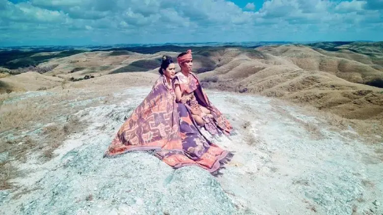 The Woven Path: Perempuan Tana Humba (2019)