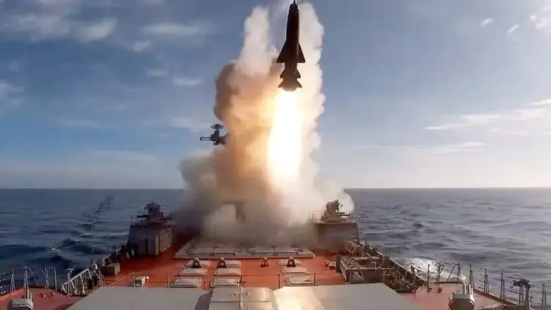 Poutine et la guerre des cinq mers (2025)