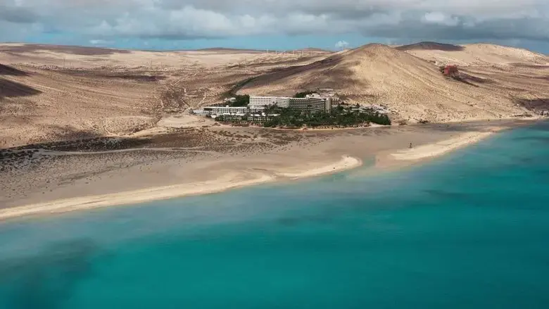 Canaries, paradis sous perfusion ? (2024)