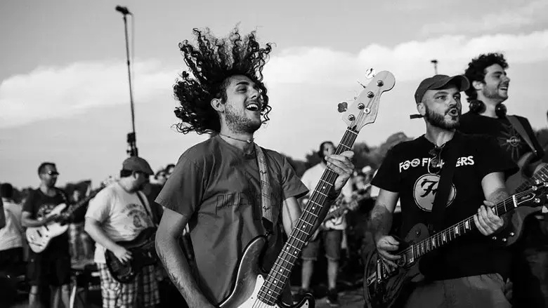 Rockin' 1000, le plus grand groupe de rock au monde (2020)