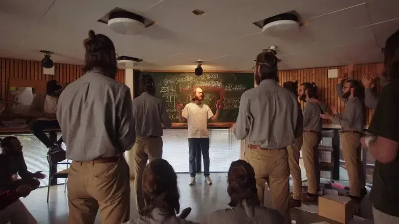 Thomas mot Thomas (en sensasjonell teori om det ubetydelige livet i multiverset) (2022)