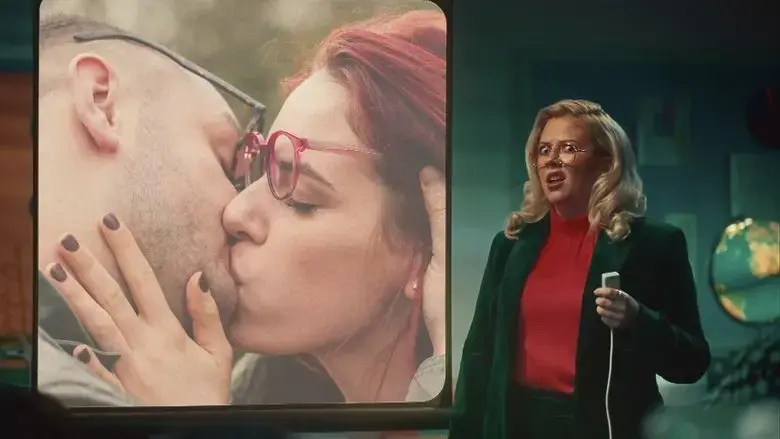Specsavers: A Guide on How to Kiss (2023)