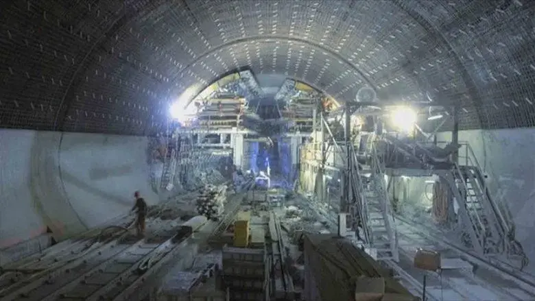 Le tunnel du Gothard : un geant sous les Alpes (2018)