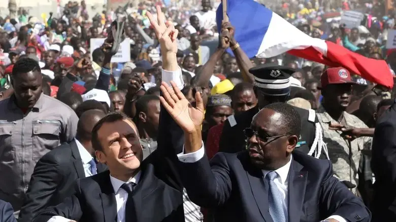 La Ve Republique vue d'ailleurs : Du general de Gaulle a Emmanuel Macron (2018)
