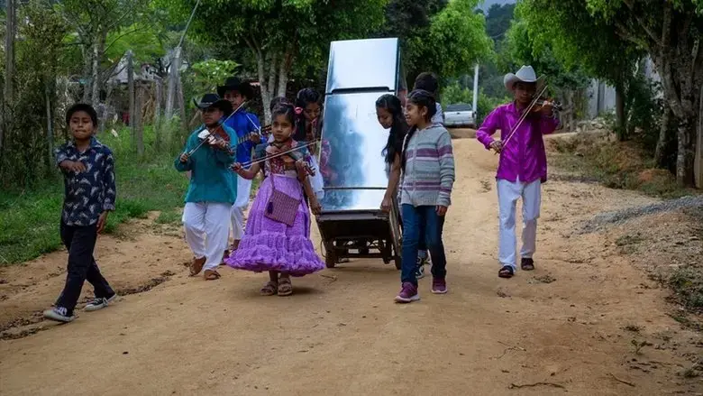 La Raya (2024)