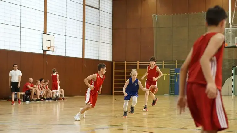 Raise the Bar (2021)