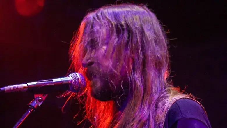 Siyanie Obrushitsya Vniz (2018)