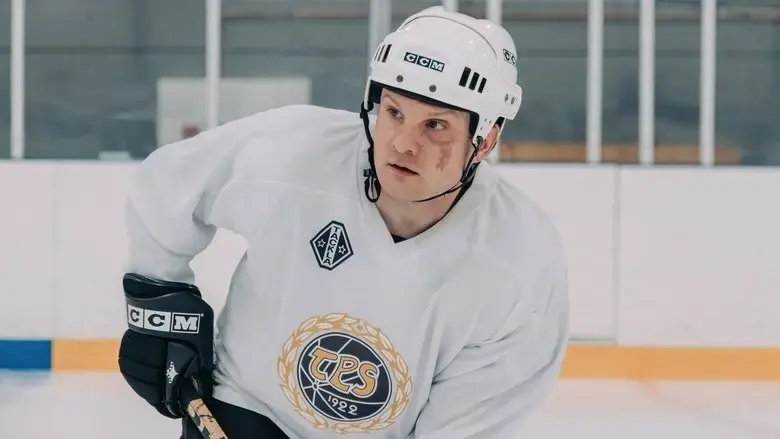 Laitapuolen hyokkaaja (2022)