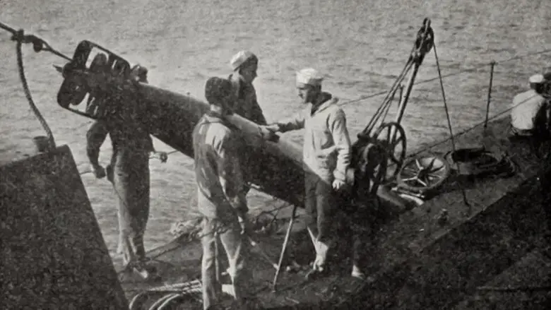 The Hero of Submarine D-2 (1916)