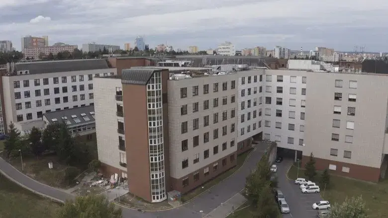 IKEM: Jak se zachranuji zivoty, ktere jeste nemusi skoncit (2021)
