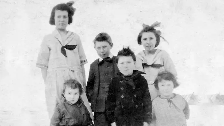 My Ancestors Were Rogues and Muderers (2005)