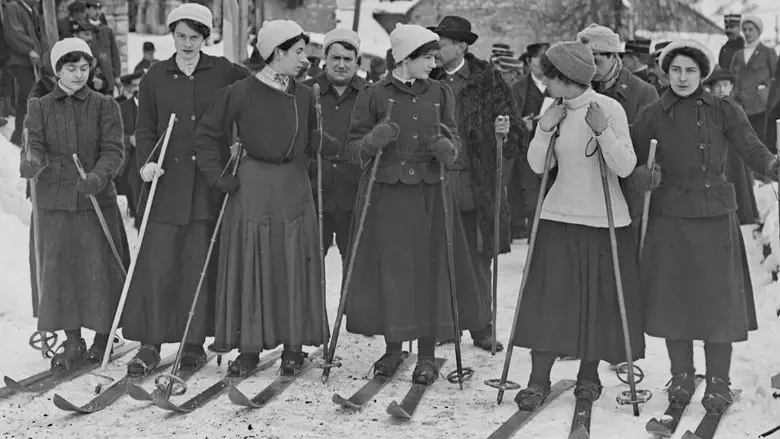 The Fabulous History of Skiing (2021)