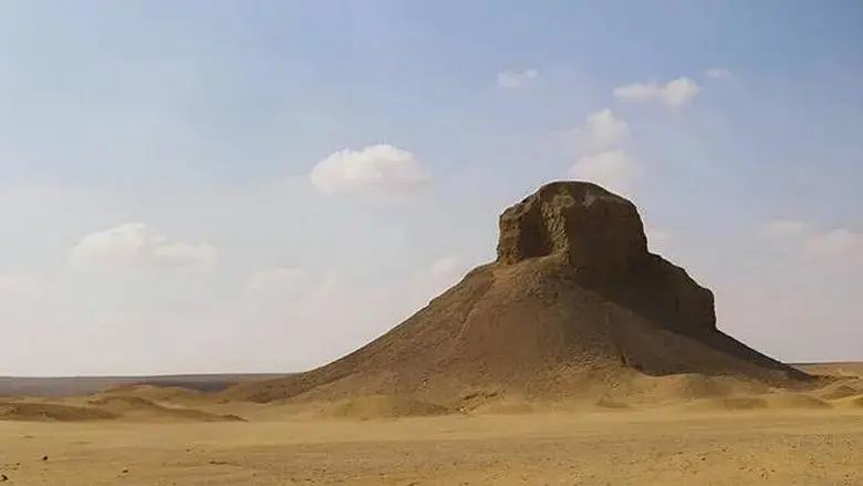 Pyramide noire : la megastructure enfouie (2023)
