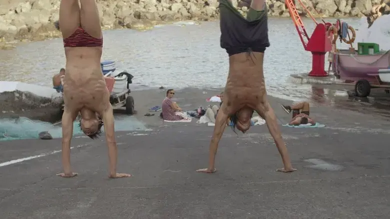 Pas de deux (2022)