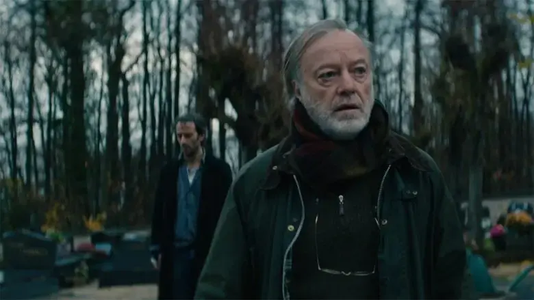 Entre les tombes (2021)