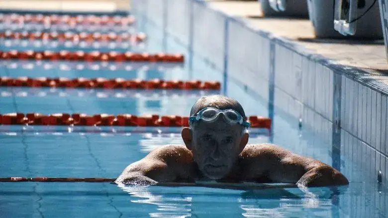 Pacing the Pool (2021)