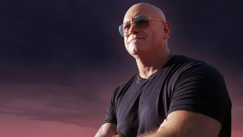 Searching For Michael Jackson's Zoo With Ross Kemp (2022)
