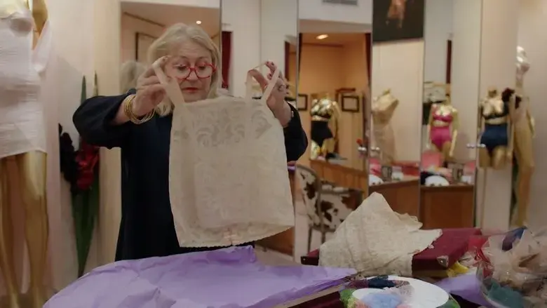 Shaping Ladies, A History of Bra (2023)