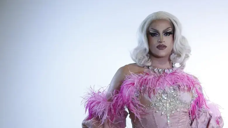 Drag Queens em Cena: A Expressao de Almas Artisticas (2024)