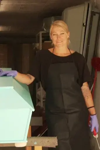 women-undertakers-back-for-the-dead-2019